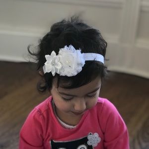 Infant girl elastic pearl flower headband